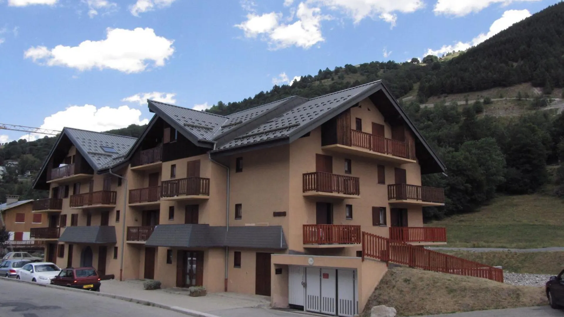 Confortable Appartement 4 Pieces, 8 Personnes, Parking, Terrasse Exposee Sud - Fr-1-263-452